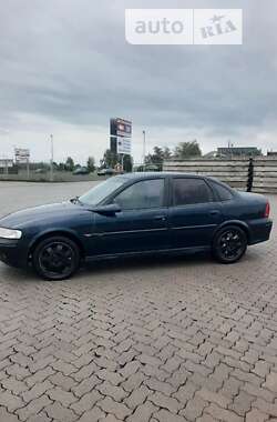 Седан Opel Vectra 2001 в Сарнах