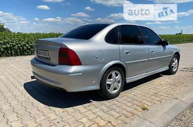 Седан Opel Vectra 1999 в Липовце