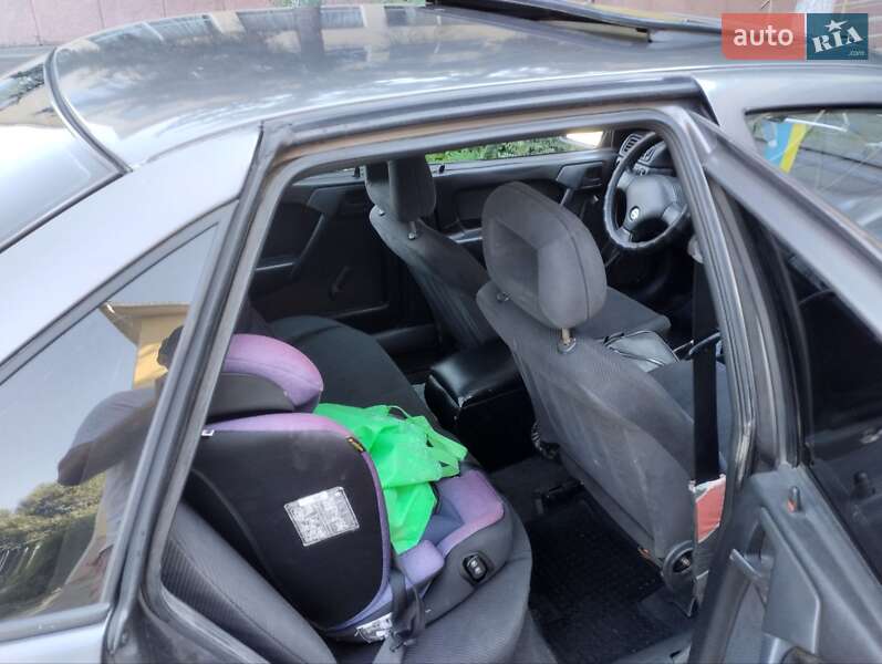 Седан Opel Vectra 1991 в Кременчуге