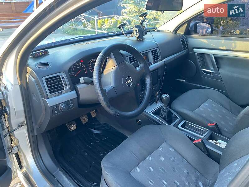 Седан Opel Vectra 2006 в Ружині