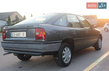 Ліфтбек Opel Vectra 1990 в Черкасах