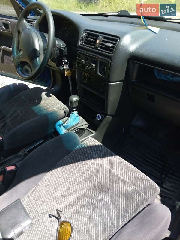 Седан Opel Vectra 1989 в Львові
