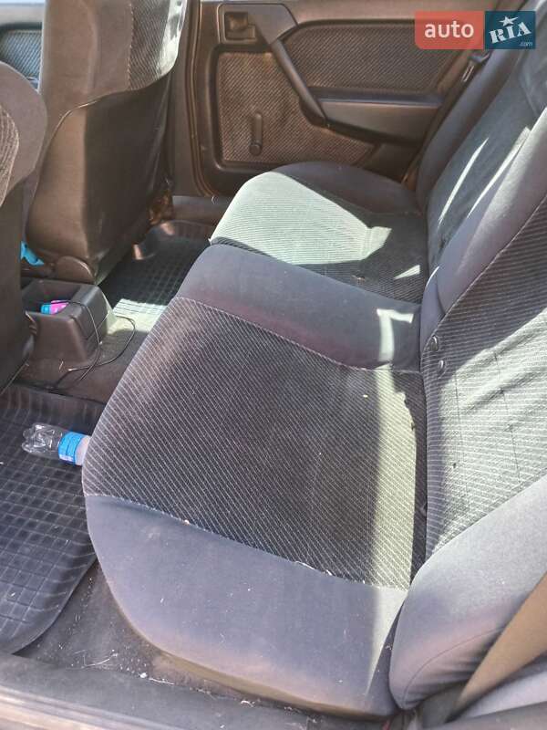 Седан Opel Vectra 1989 в Львові