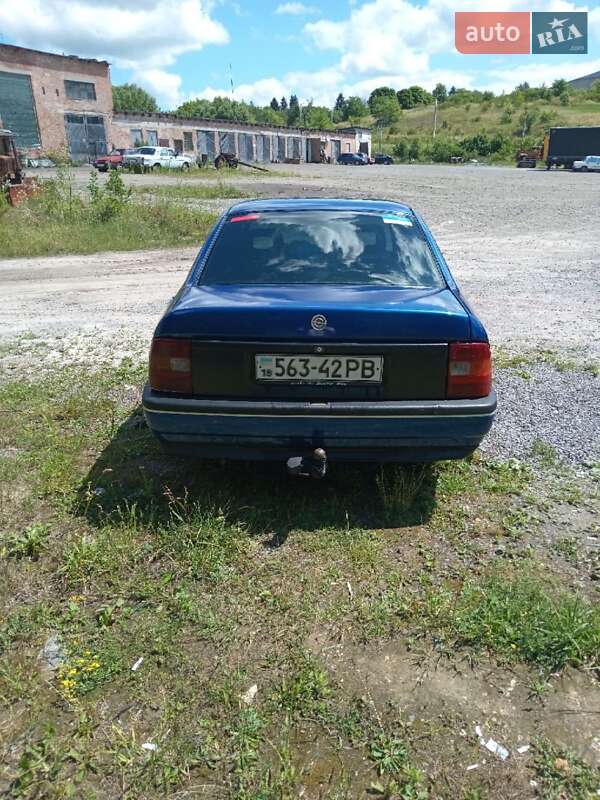 Седан Opel Vectra 1989 в Львові