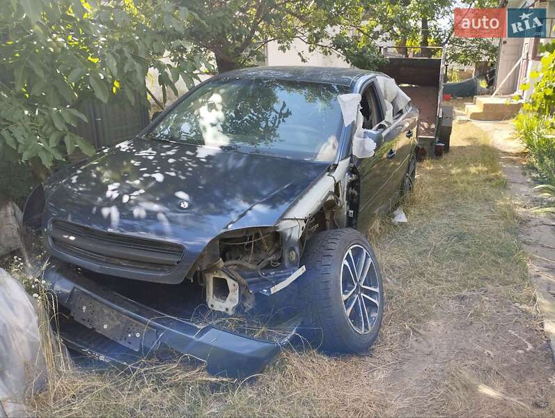 Лифтбек Opel Vectra 2002 в Тростянце