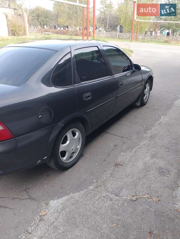 Седан Opel Vectra 1996 в Кременчуге