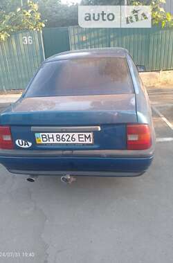 Седан Opel Vectra 1992 в Измаиле