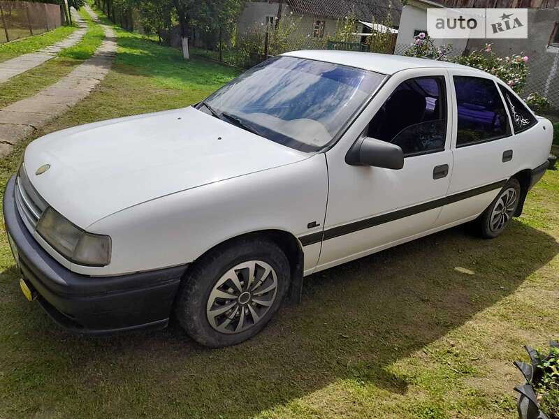 Седан Opel Vectra 1989 в Стрию