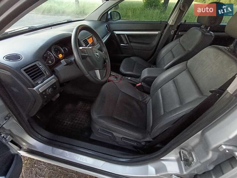 Седан Opel Vectra 2008 в Краснограді