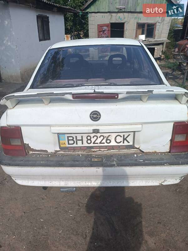 Седан Opel Vectra 1990 в Дачном