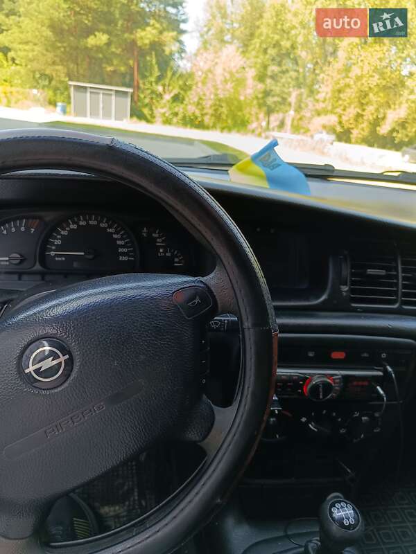 Универсал Opel Vectra 2000 в Новояворовске