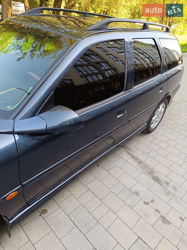 Универсал Opel Vectra 2000 в Новояворовске