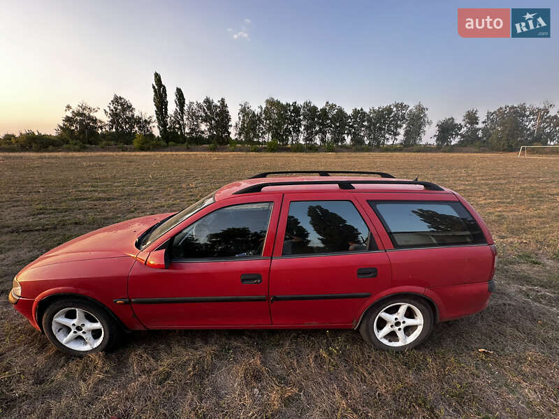 Универсал Opel Vectra 1998 в Тальном