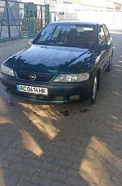 Седан Opel Vectra 1998 в Киверцах