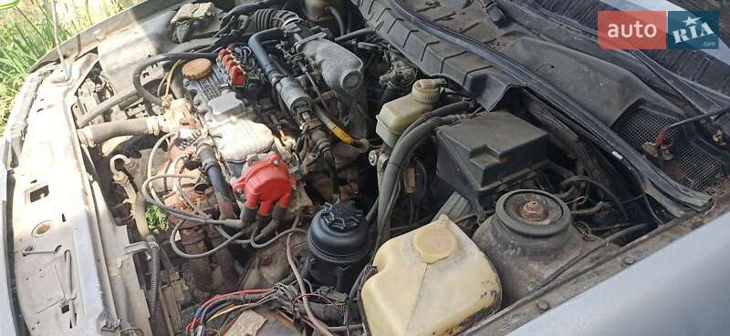 Седан Opel Vectra 1989 в Изюме
