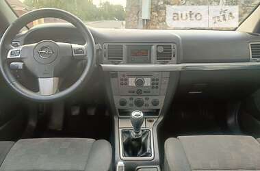 Лифтбек Opel Vectra 2006 в Остроге