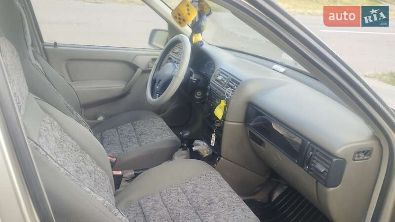 Лифтбек Opel Vectra 1989 в Виннице фото 3 Лифтбек Opel Vectra 1989 в Виннице