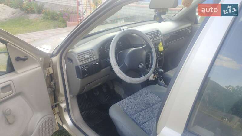 Лифтбек Opel Vectra 1989 в Виннице фото 15 Лифтбек Opel Vectra 1989 в Виннице