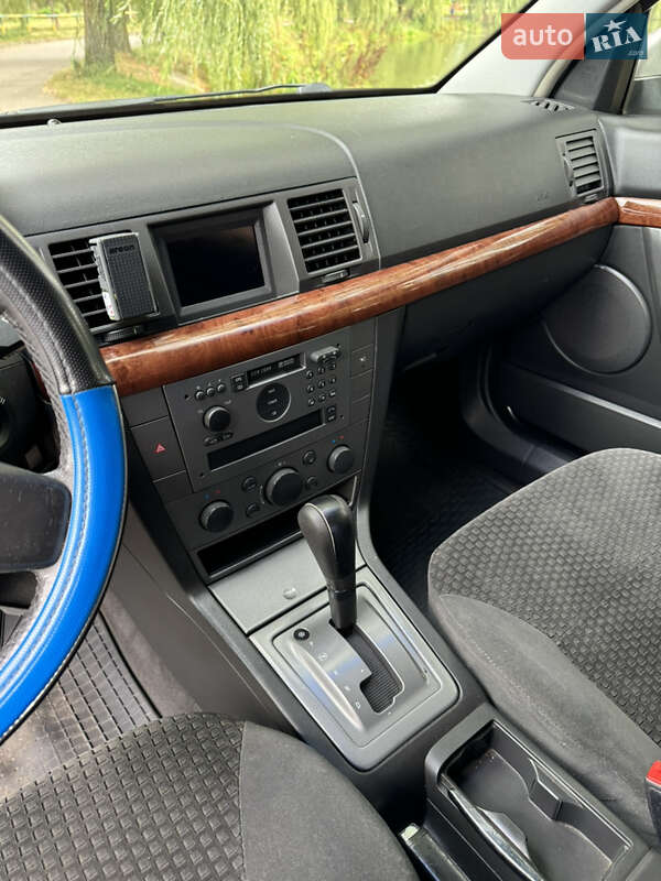 Седан Opel Vectra 2003 в Ровно