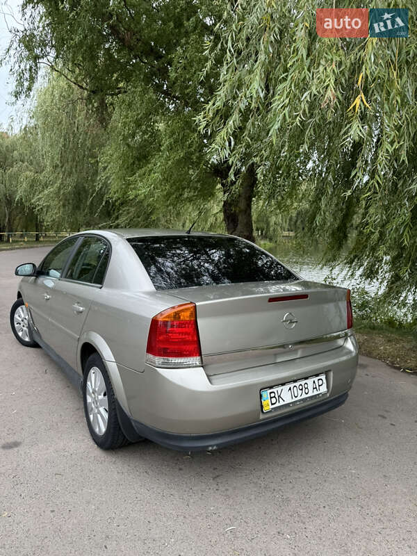 Седан Opel Vectra 2003 в Ровно