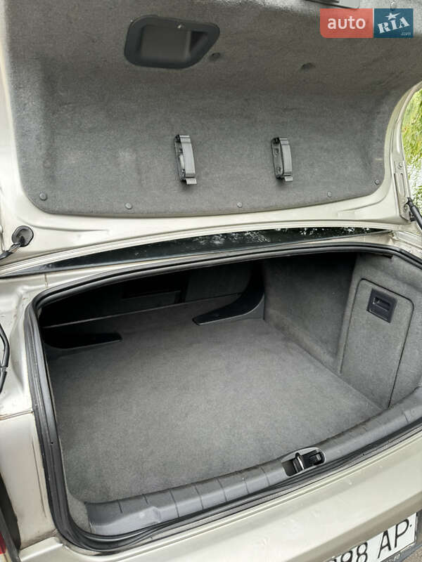 Седан Opel Vectra 2003 в Ровно