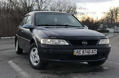 Седан Opel Vectra 1996 в Черновцах