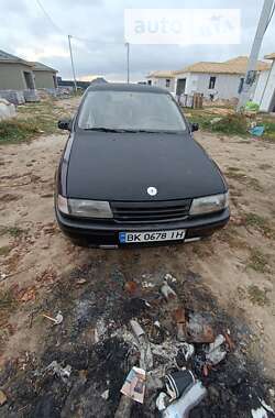 Ліфтбек Opel Vectra 1992 в Сарнах