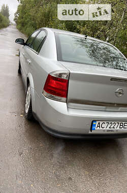 Седан Opel Vectra 2004 в Вараше