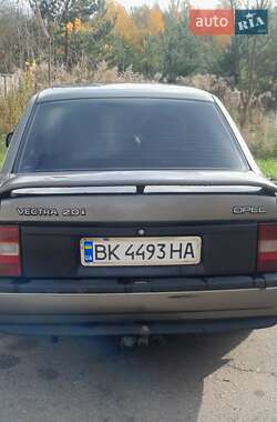 Седан Opel Vectra 1989 в Дубні