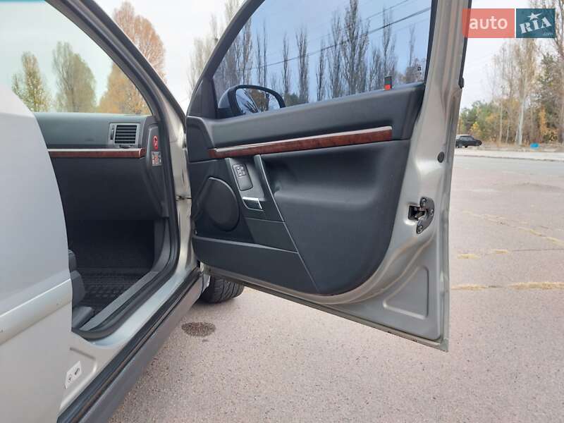 Седан Opel Vectra 2005 в Днепре