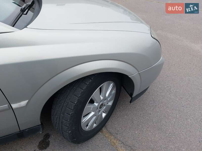 Седан Opel Vectra 2005 в Днепре