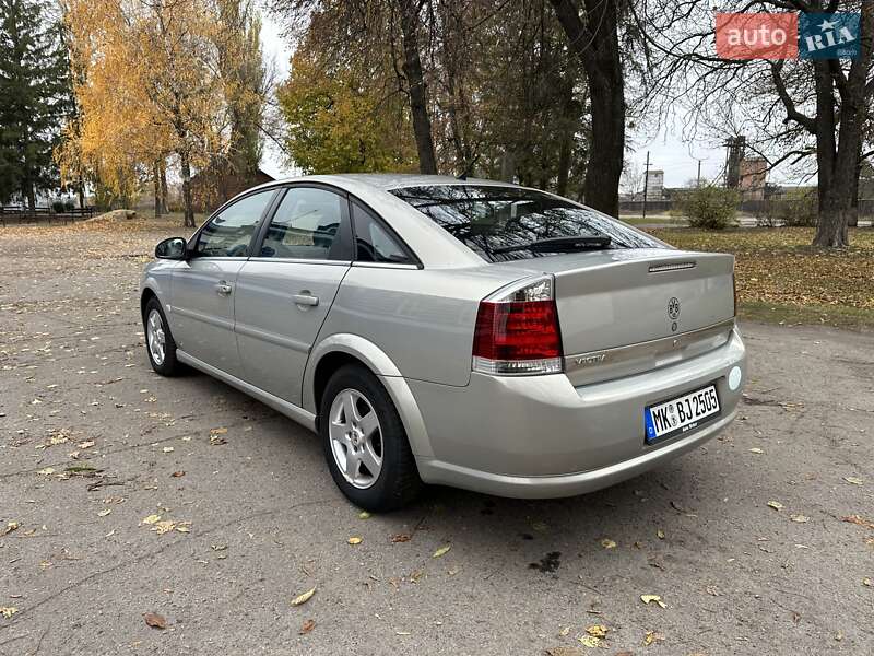 Лифтбек Opel Vectra 2006 в Лебедине