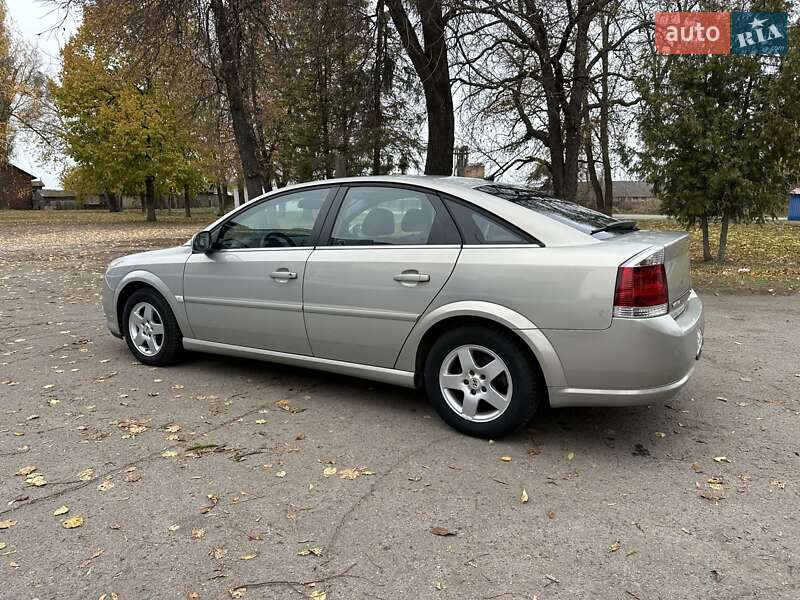 Лифтбек Opel Vectra 2006 в Лебедине