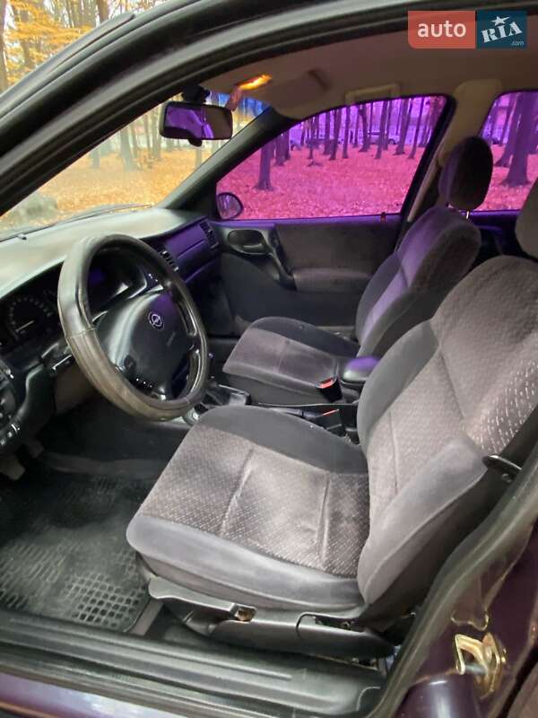 Седан Opel Vectra 1997 в Жмеринці