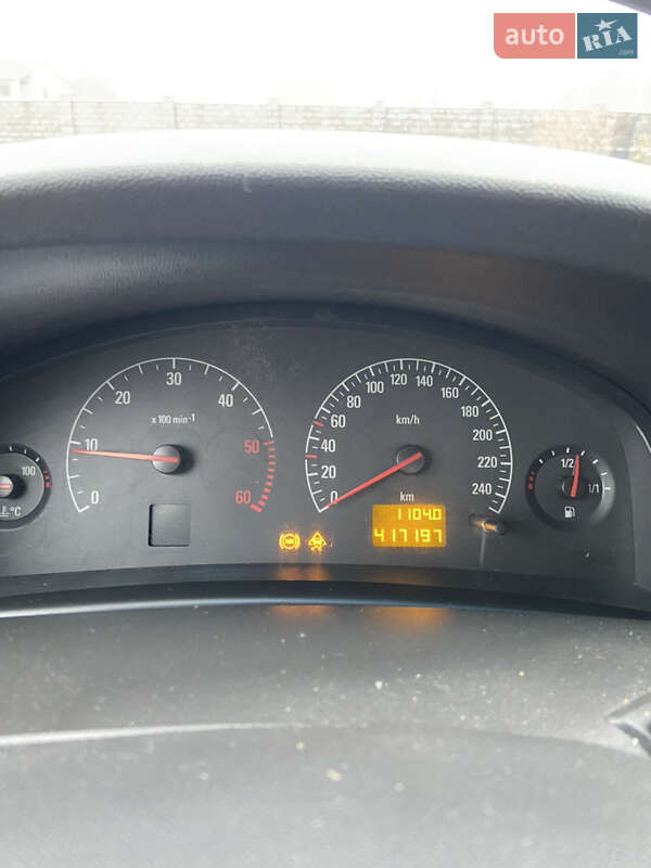 Седан Opel Vectra 2003 в Синельниковому