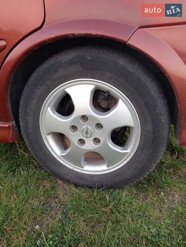 Седан Opel Vectra 1998 в Ровно