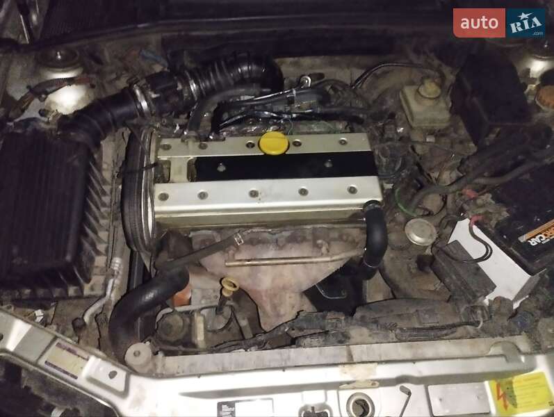 Седан Opel Vectra 1997 в Березнеговатом