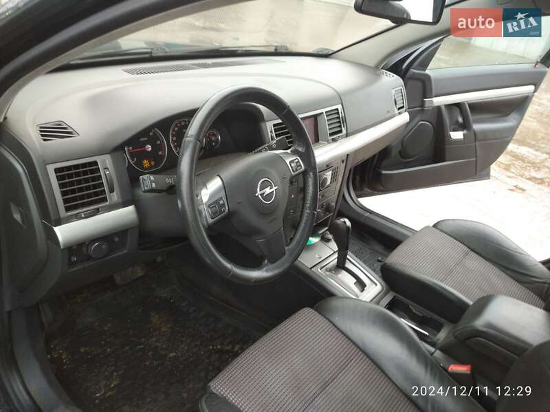 Седан Opel Vectra 2004 в Мостиській