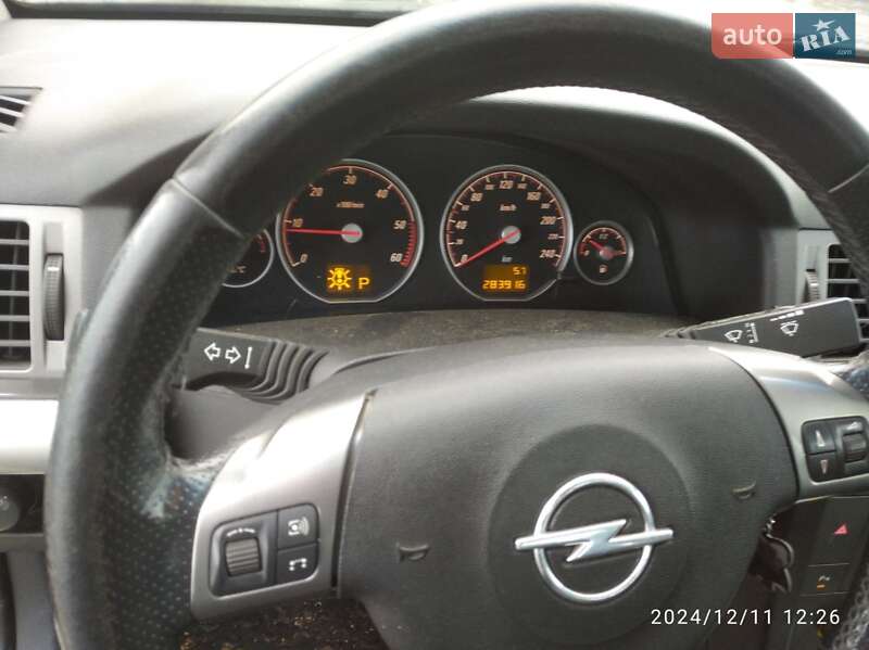 Седан Opel Vectra 2004 в Мостиській
