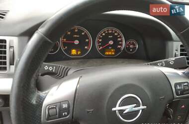 Седан Opel Vectra 2004 в Мостиске