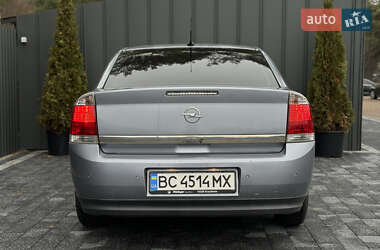 Седан Opel Vectra 2005 в Смыге