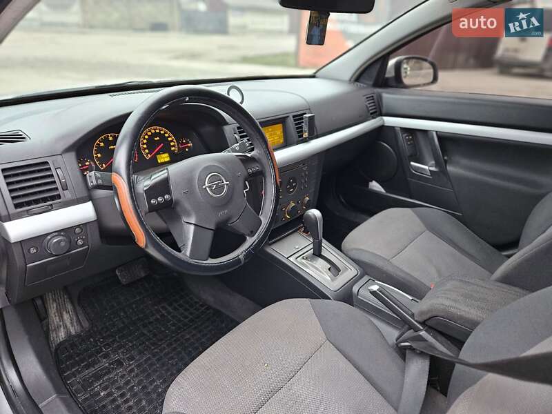 Седан Opel Vectra 2003 в Острозі