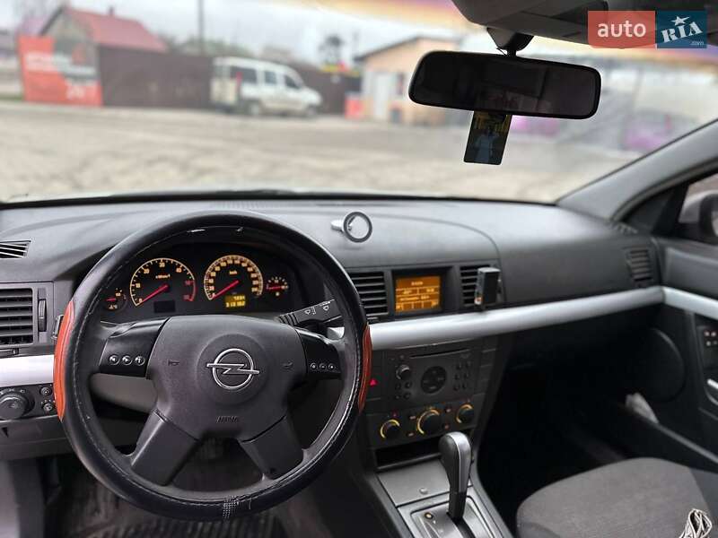 Седан Opel Vectra 2003 в Острозі