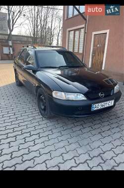 Универсал Opel Vectra 1998 в Хусте