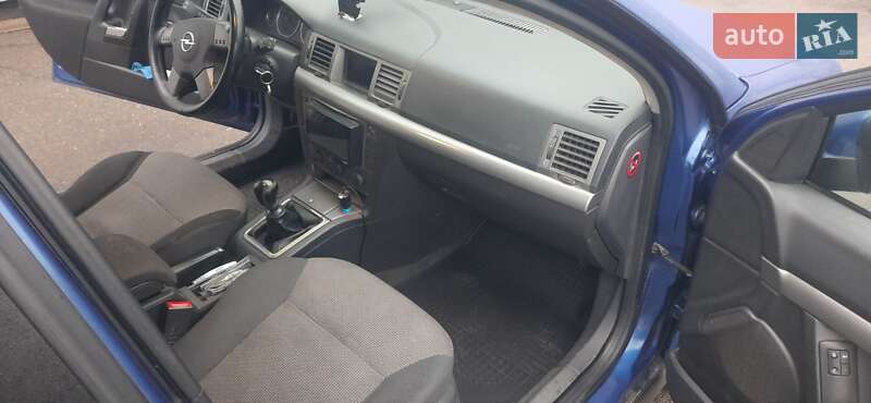 Седан Opel Vectra 2004 в Черкасах