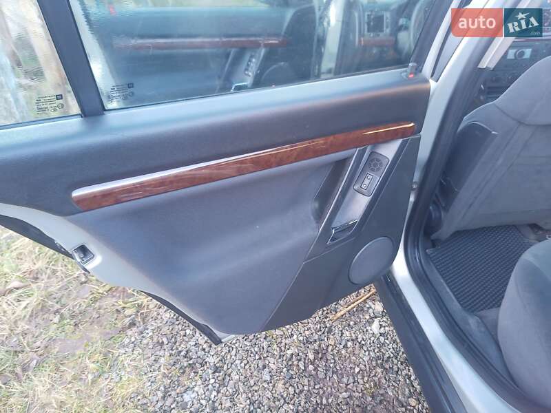 Седан Opel Vectra 2005 в Малине