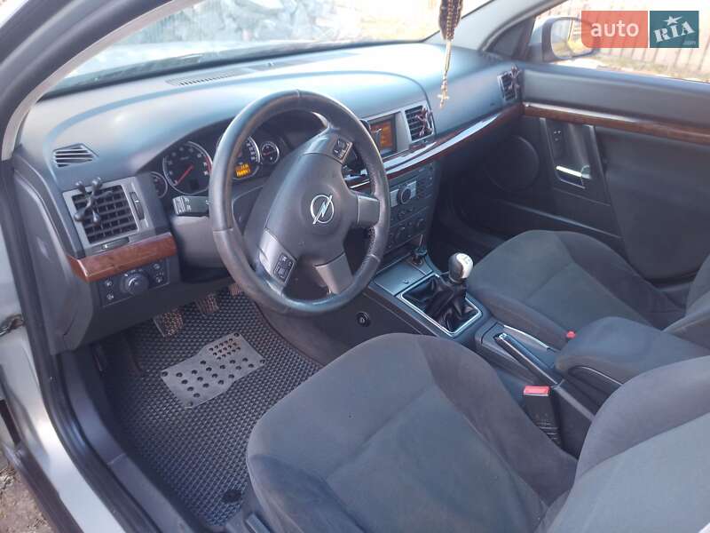 Седан Opel Vectra 2005 в Малине