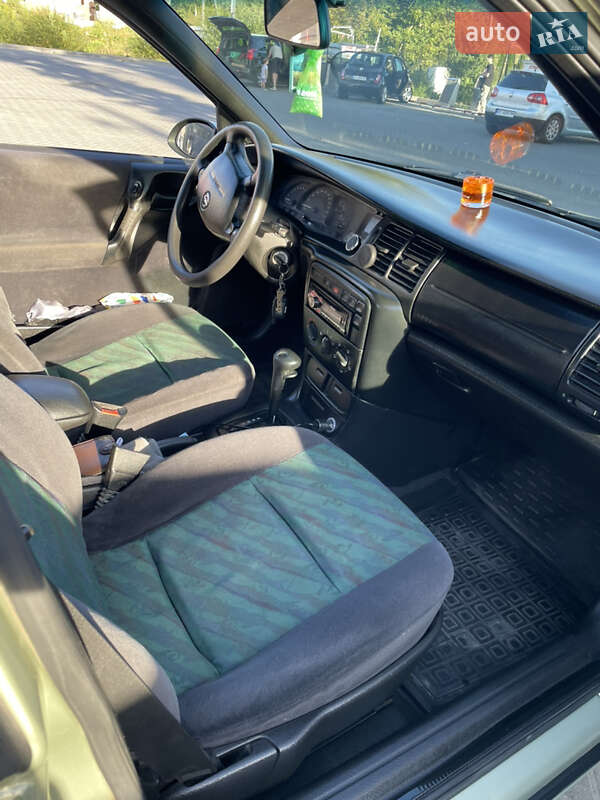 Седан Opel Vectra 1996 в Львове