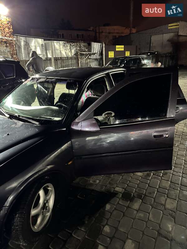 Седан Opel Vectra 1998 в Харькове