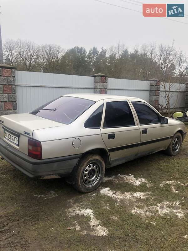 Седан Opel Vectra 1992 в Кременце